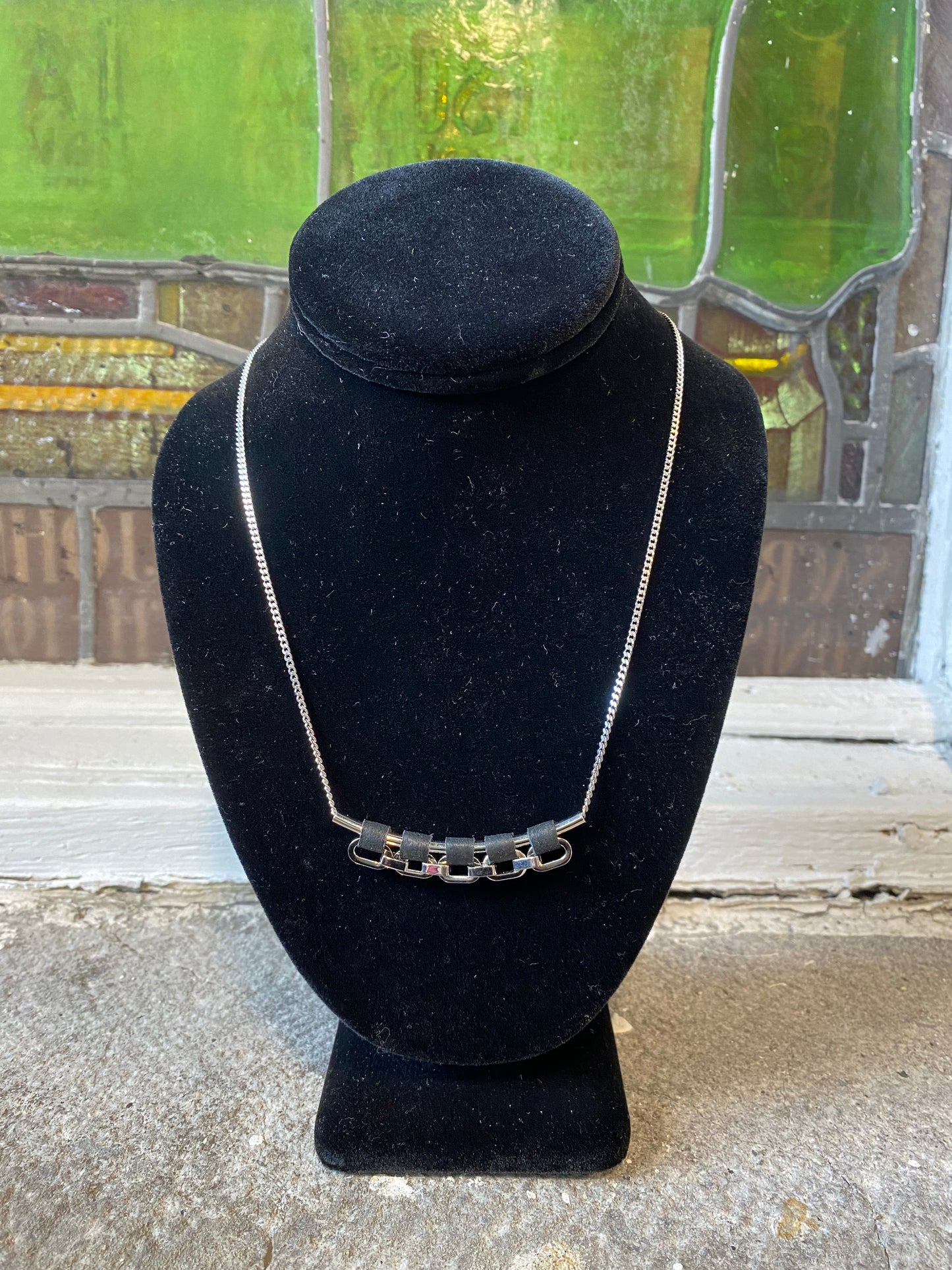 Collier MC Chaîne 5 Ovales Cuir Noir