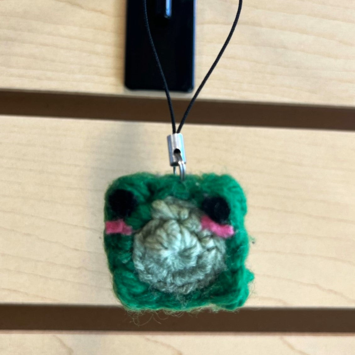 Cordon Décoratif Grenouille Pop-It en Crochet